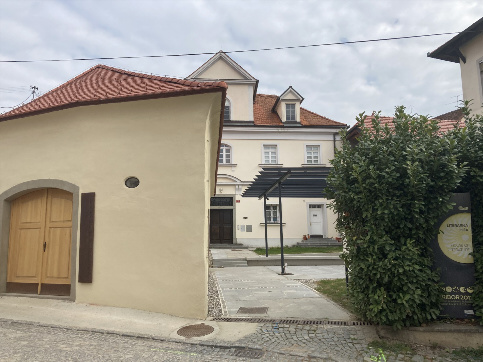 Vojašniška ulica 12, 2000 Maribor,